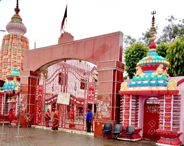 नीब करौरी ग्राम एवं गुफा मंदिर